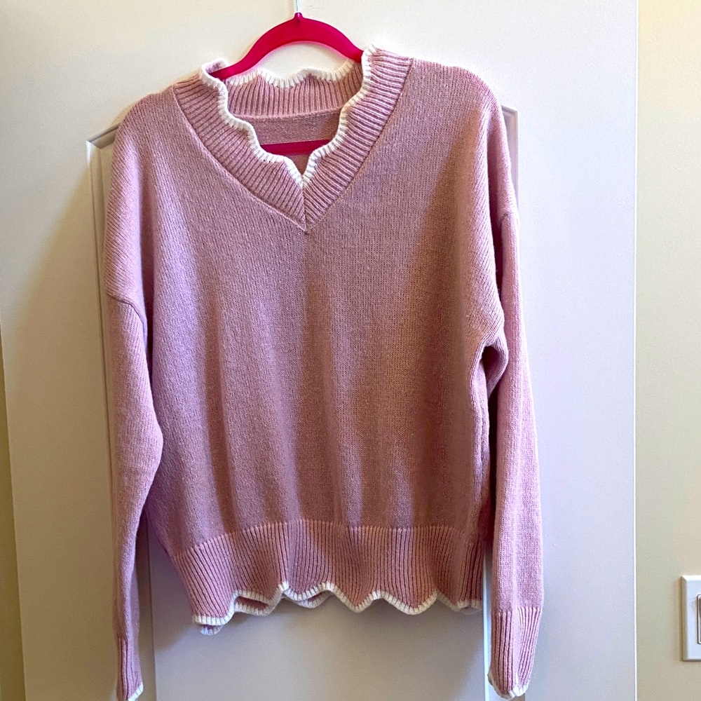 Light pink/purple Scalloped Women's Sweater in size L